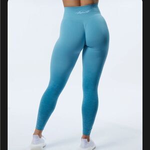 Alphalete Amplify Legging Size M Ombre Ocean Blue Seamless‎ Scrunch New